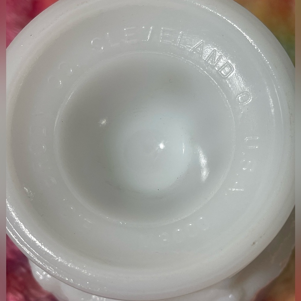 Crinkle Milk Glass Pedestal Signed E.O Brady Handcrafted Cleveland Ohio …​​ - Picture 2 of 4